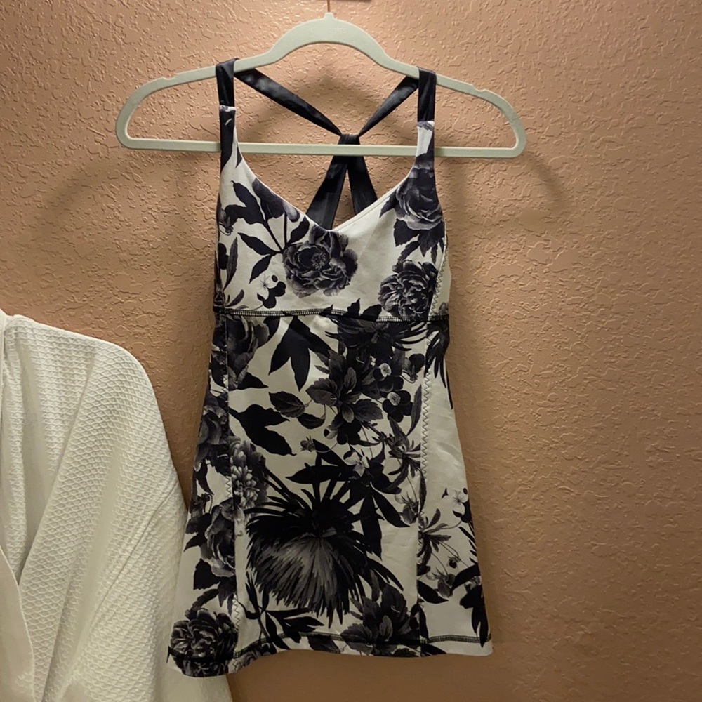 0721 Lululemon - Tank Top with Bra Liner Built-in